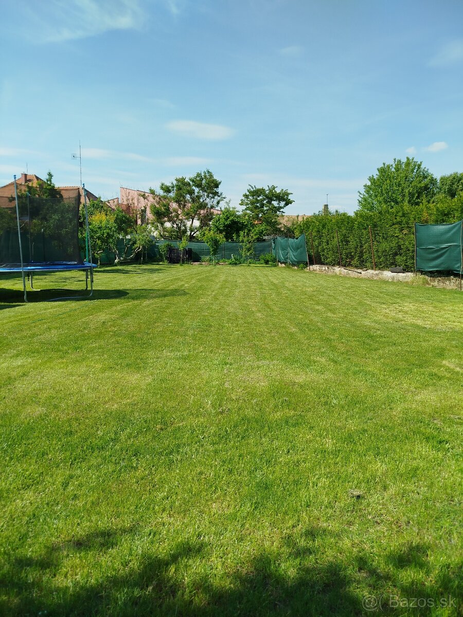 Výborná investicia. pozemok v centre mesta Šurian. - 6