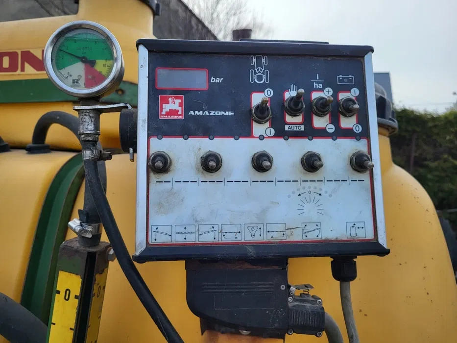 Postrekovač Amazone UF 1200 15 m, hydraulicky otváraný, počí - 6