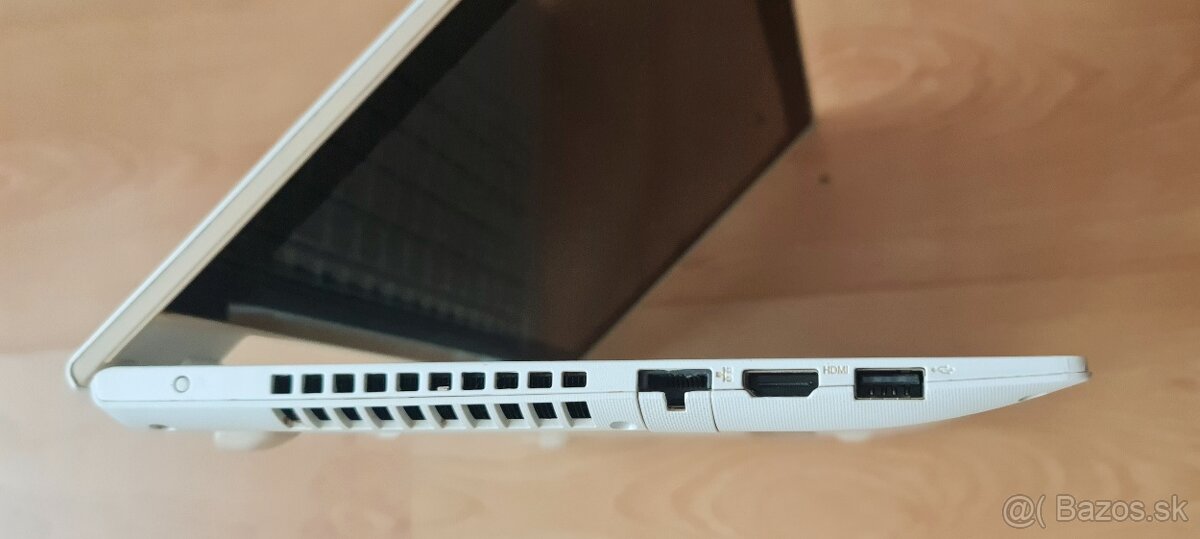 Lenovo Z546 a Asus Eee PC 1000H - 6