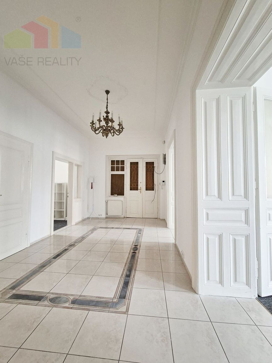 Na prenájom administratívny priestor, 137 m², Jakubovo nám., - 6