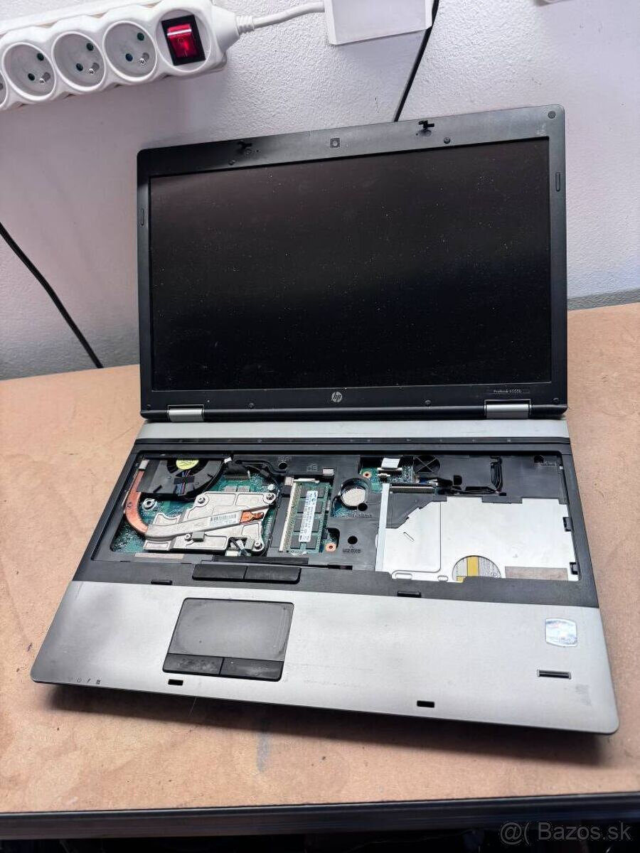 Predám pokazený notebook na náhradné diely zn.HP 6555b. - 6