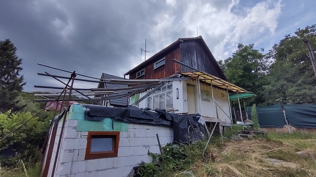 ZÁHRADA V Mč. KOŠICE - SEVER S ROZOSTAVANOU CHATOU - 6