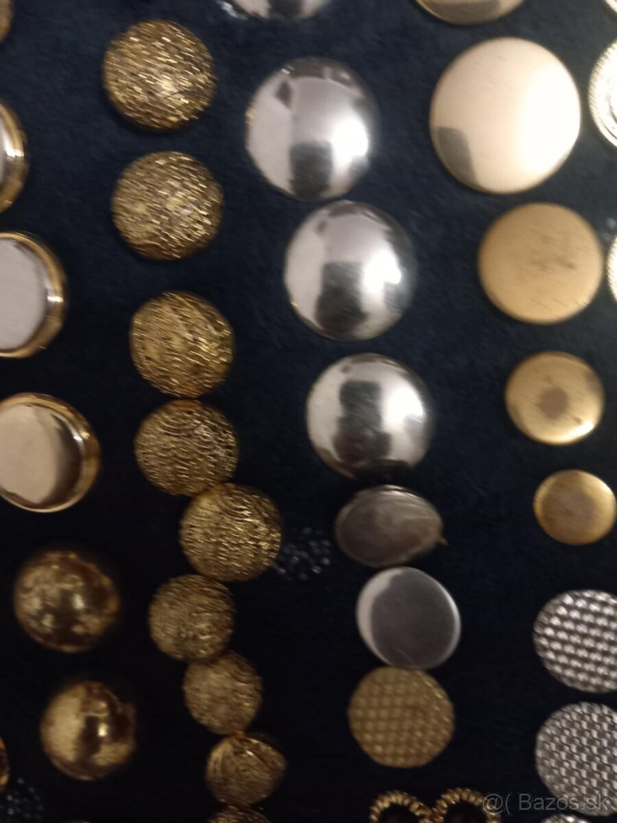 Staré kovové gombíky - 6