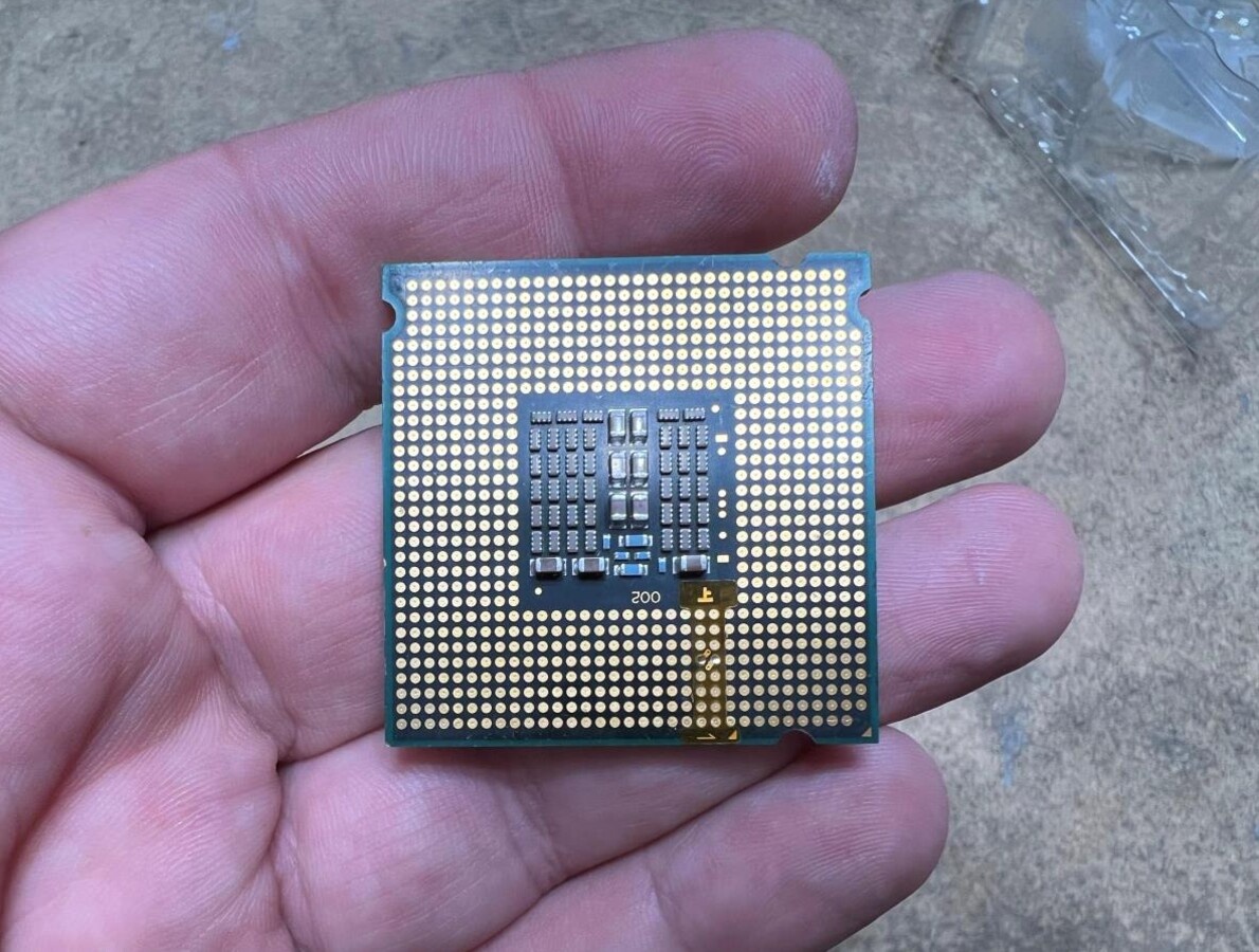 Predám procesory G3250 / i3-2100 / Xeon / i3-4130 - 6