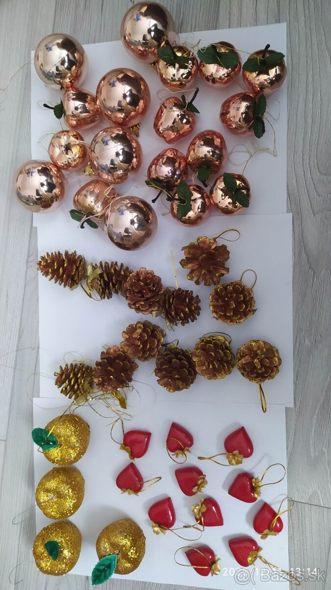 Predám tieto všetky vianočné dekorácie. Cena: 17E - 6