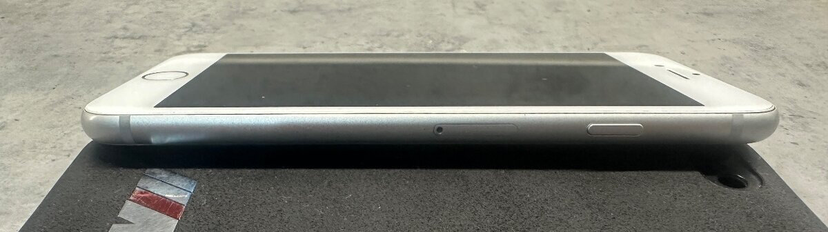 iPhone 8 64GB SILVER - 6