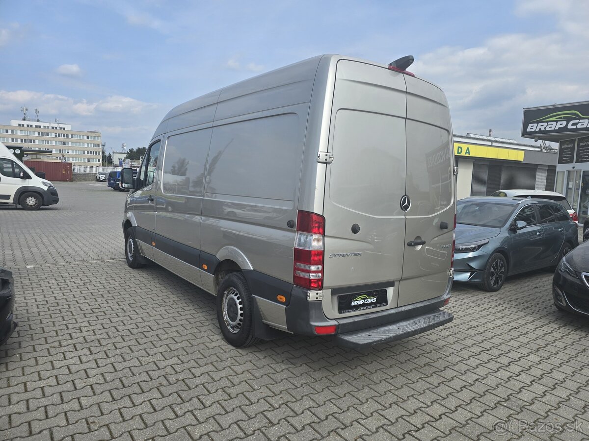 Mercedes-Benz Sprinter - 6