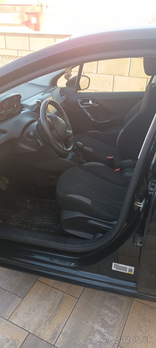 Peugeot 208 - 6
