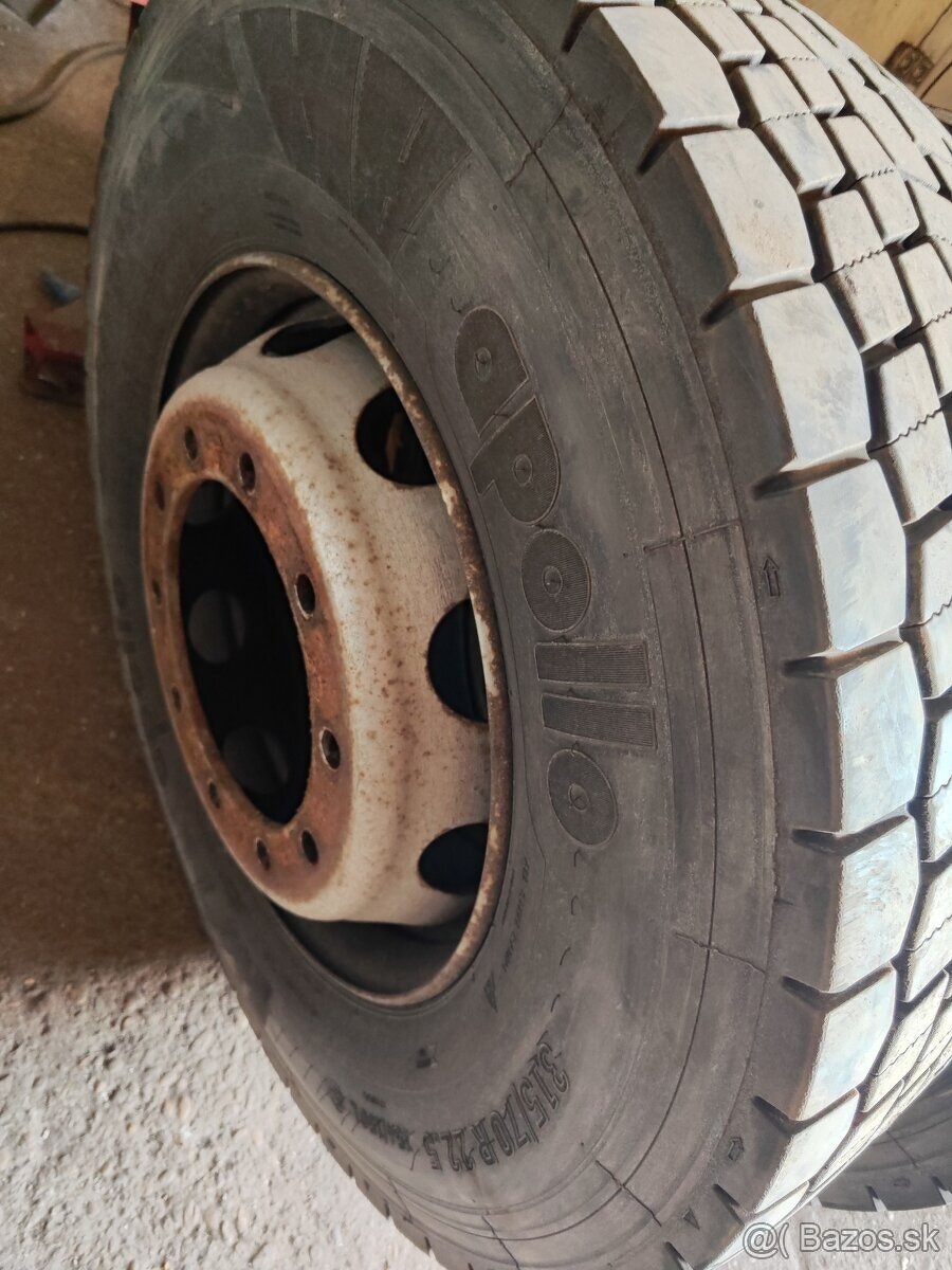 • 315/70 R22,5 APOLLO - KOMPLET NA DISKOCH - 6