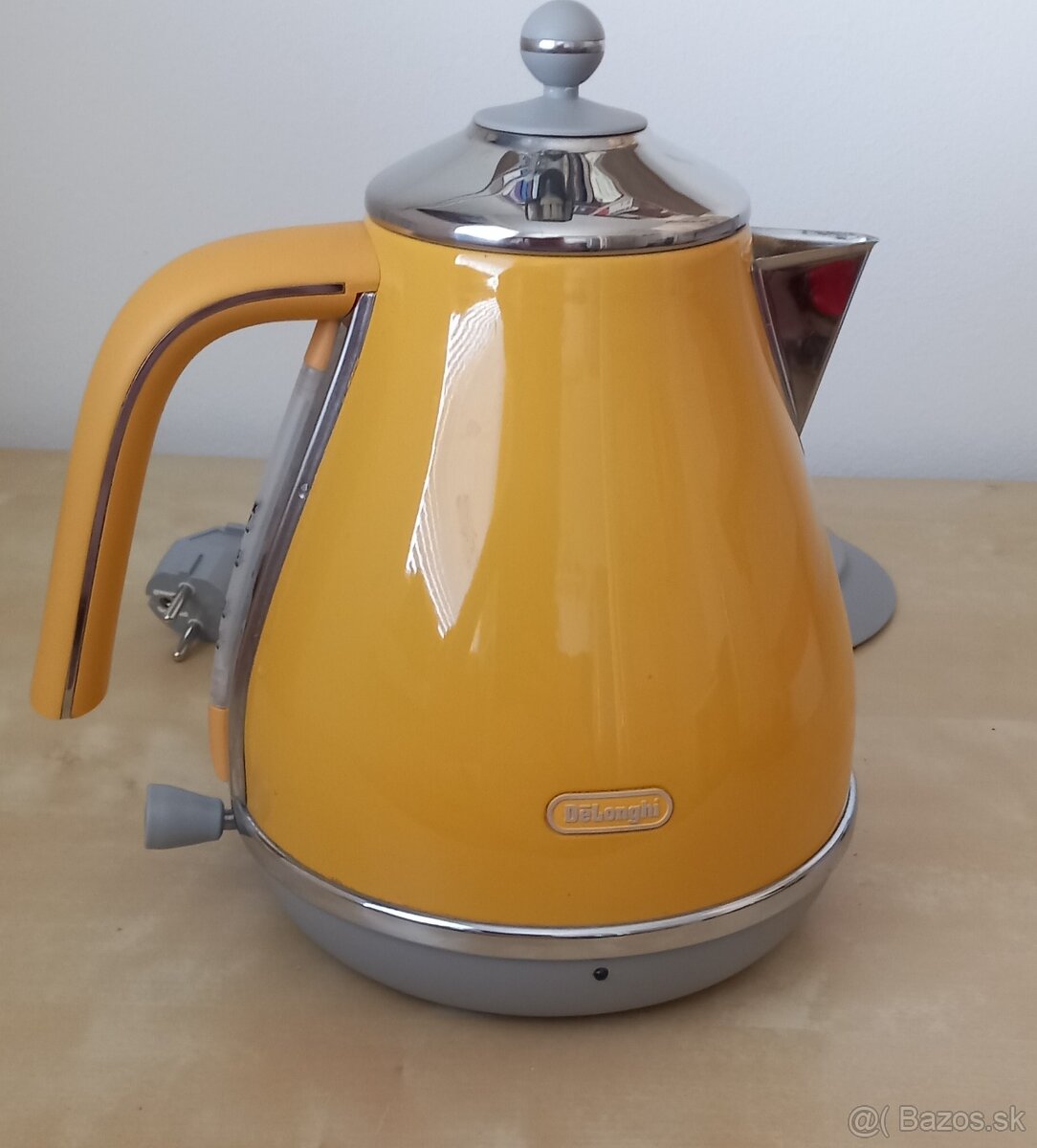 Rýchlovarná konvica De'Longhi KBOC 2001.Y v žltej farbe - 6