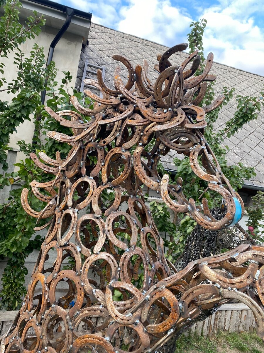 Majestátní kůň z podkov - 6