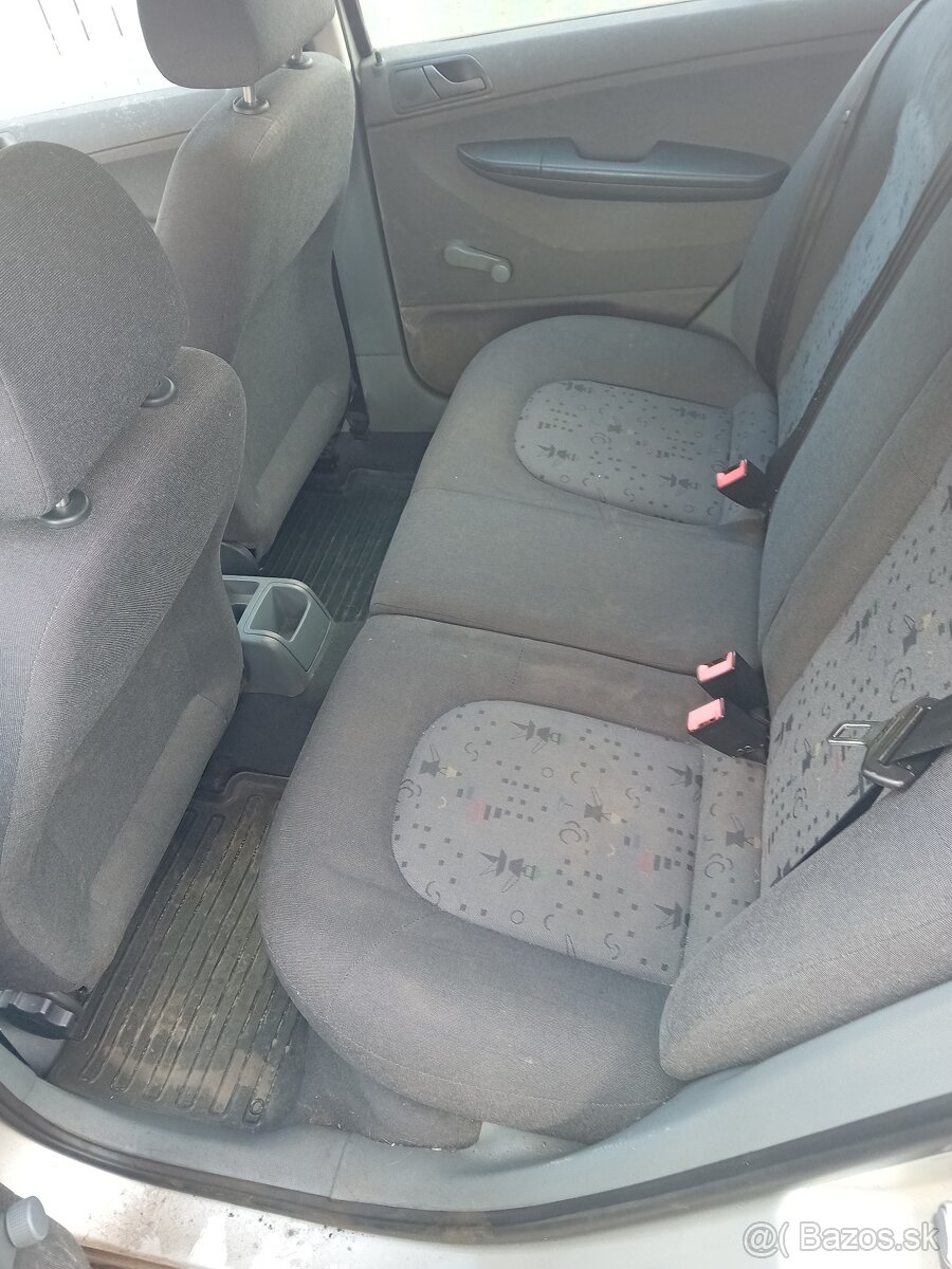 Skoda fabia sedan - 6