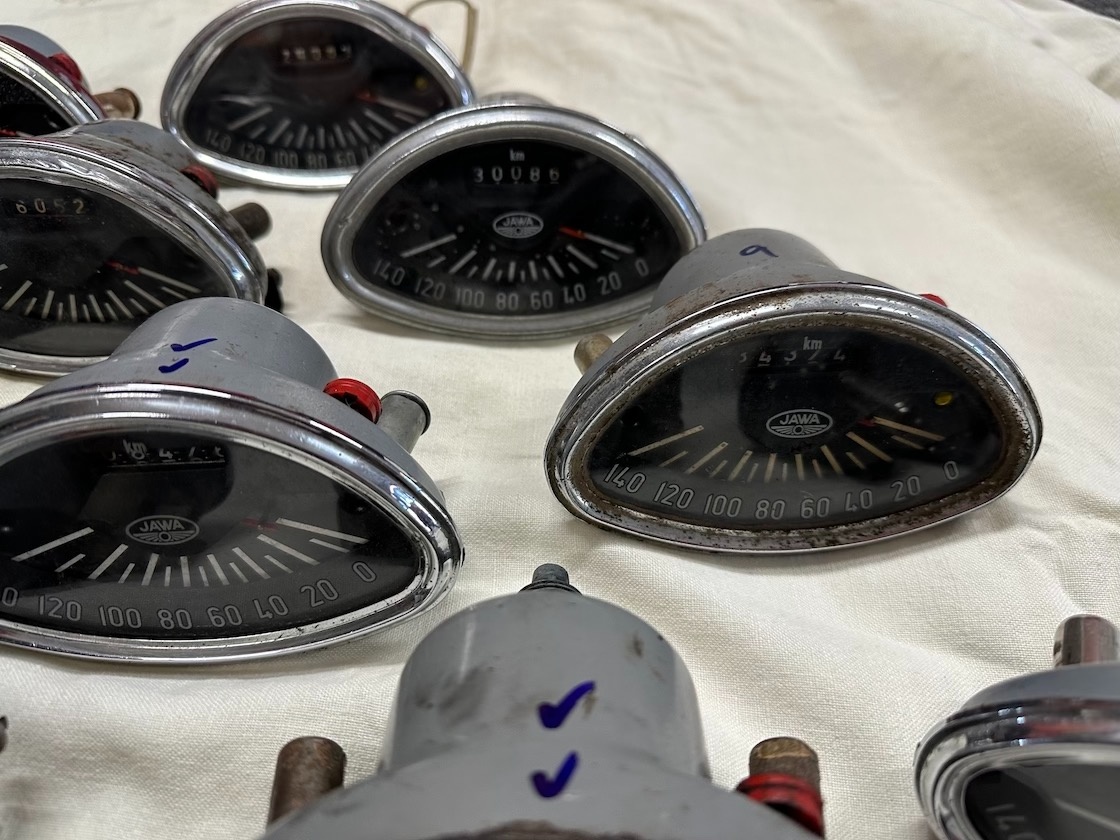 Predám TACHOMETER do 140km/h JAWA 250 350 panelka - 6