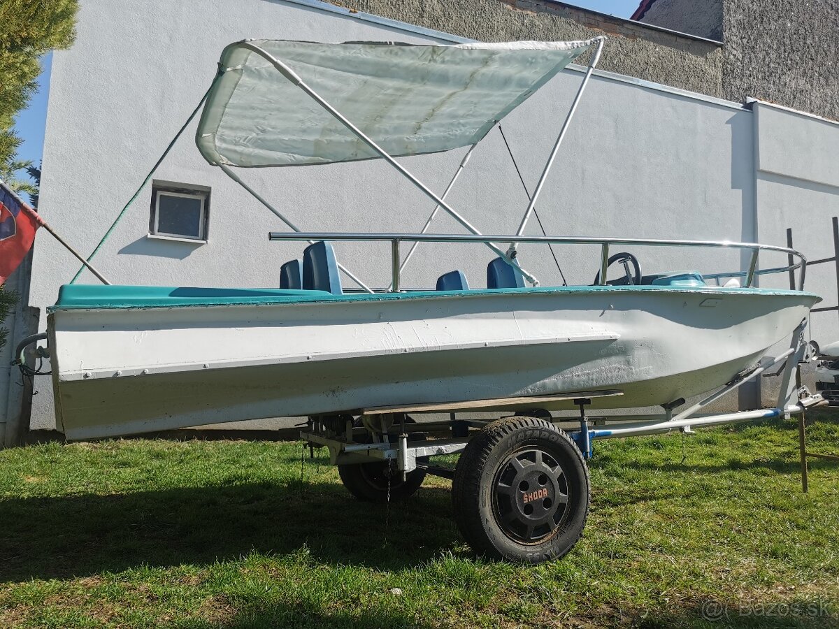 Laminátový motorový čln - 6