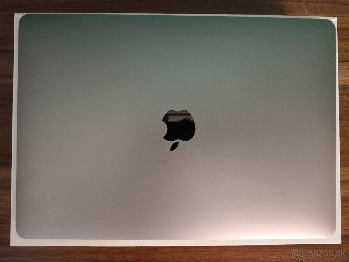 MacBook Air 2020 | i7 • 8GB • 256GB SSD - 6