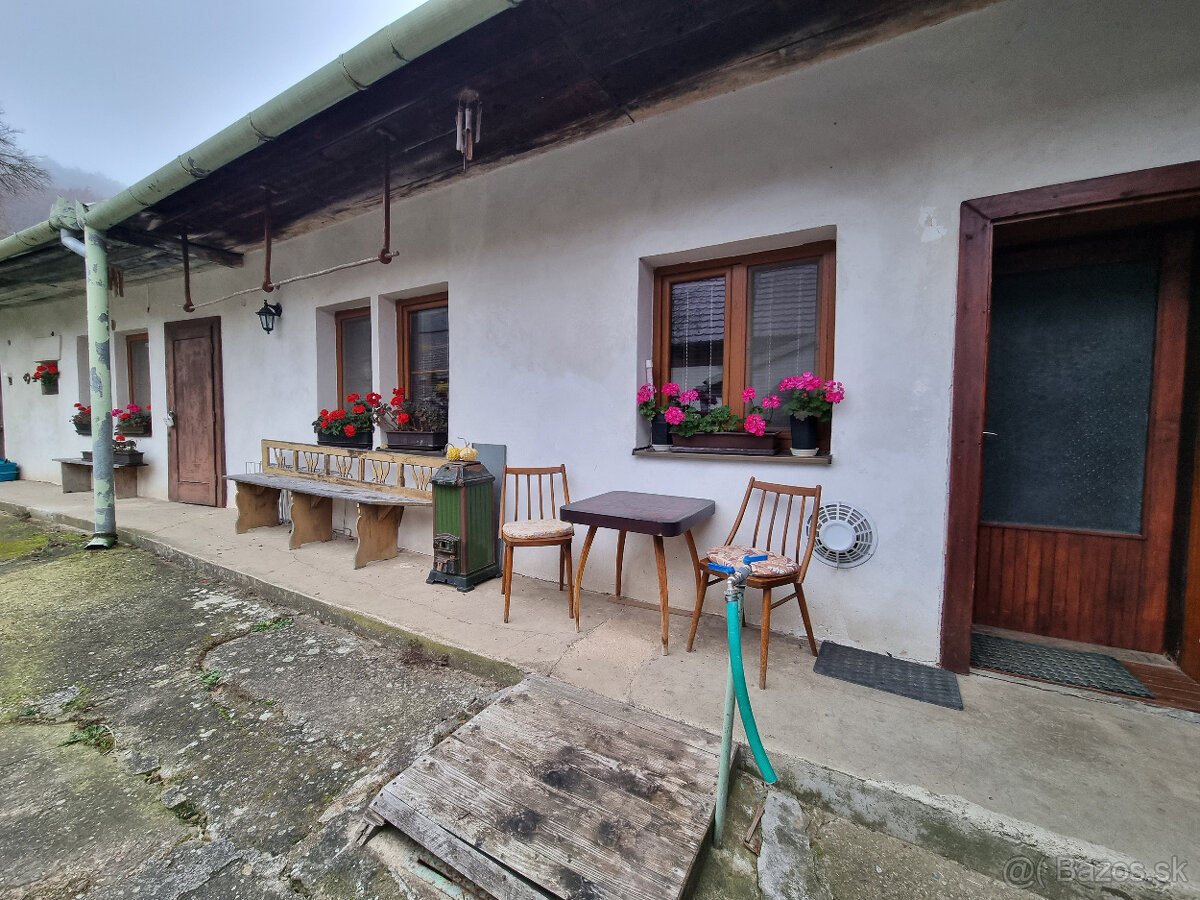 RODINNÝ a HOSŤOVSKÝ DOM,STODOLA a POZEMOK 2924m2 HRÁDOK-NMNV - 6