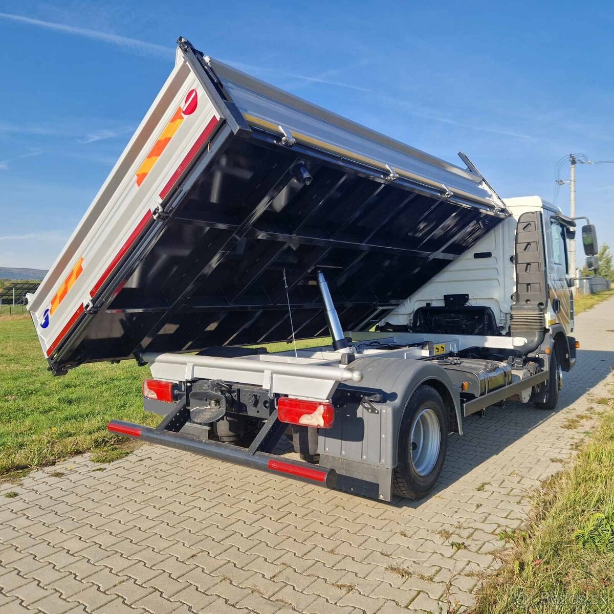 MAN TGL 12.240 Trojstranný sklápač S3 - 6