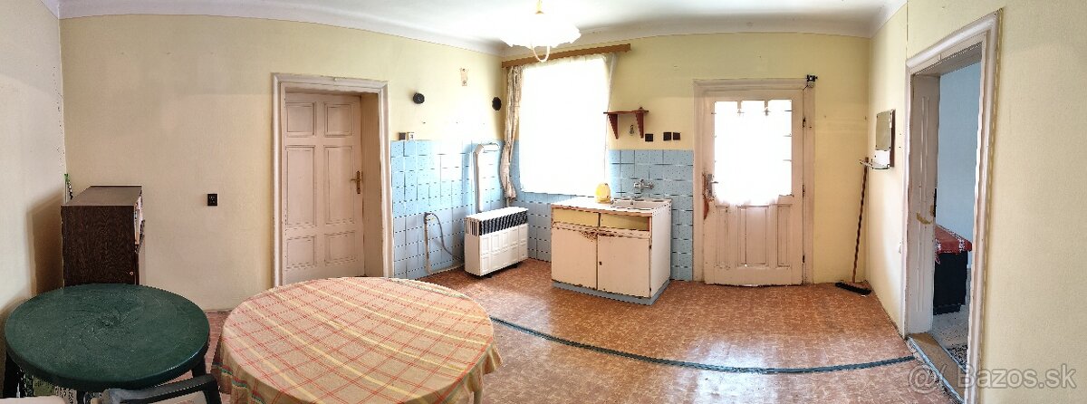 RD v HLOHOVCI - tichá lokalita, rovinatý pozemok - 6