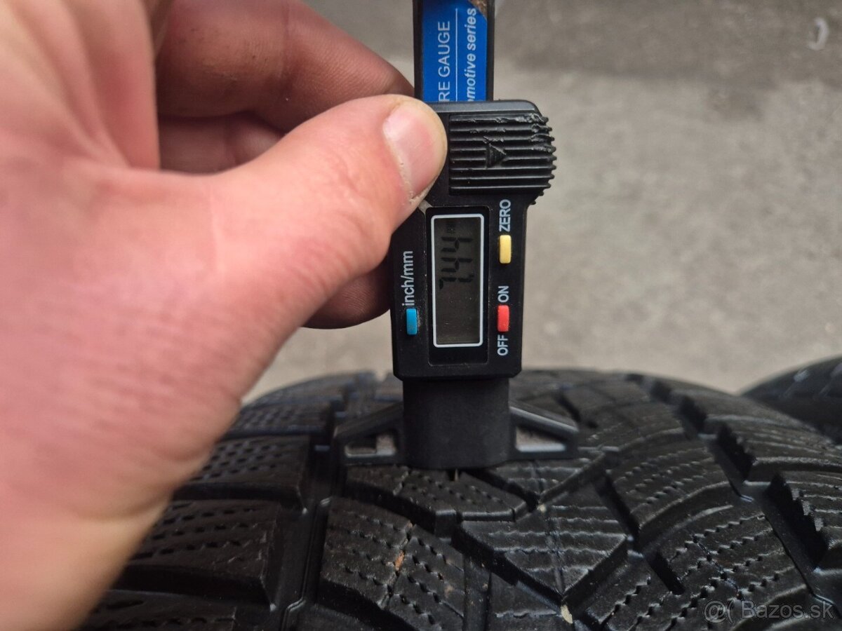 235/55 r19 zimné 4 ks CONTINENTAL+DUNLOP dezén 7,4 - 7,3 mm - 6