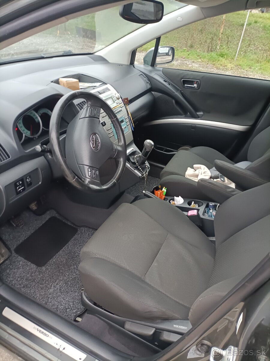 Predám Toyota Corollu Verso - 6