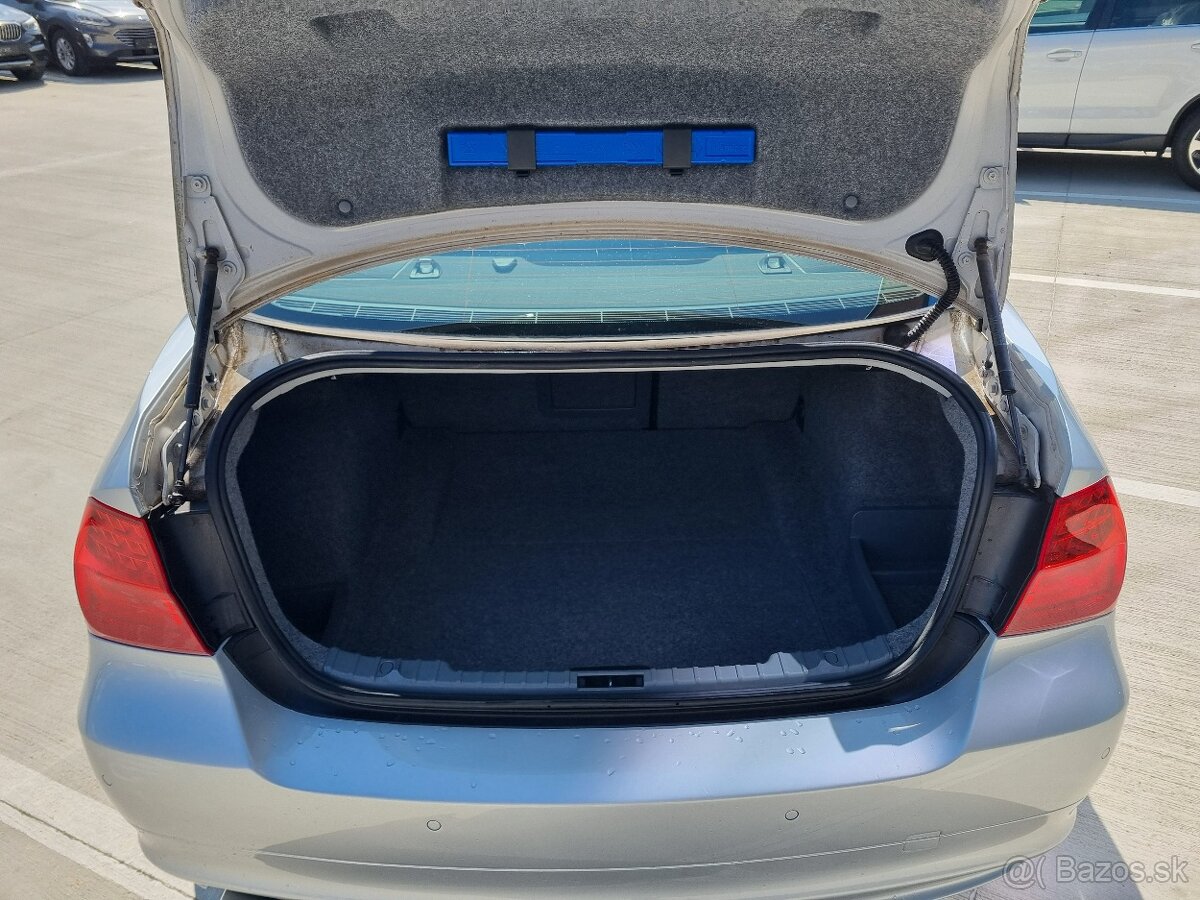 BMW e90 318d automat, xenon, šíber... - 6