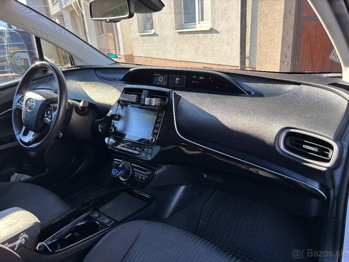 Toyota Prius PHV - 6