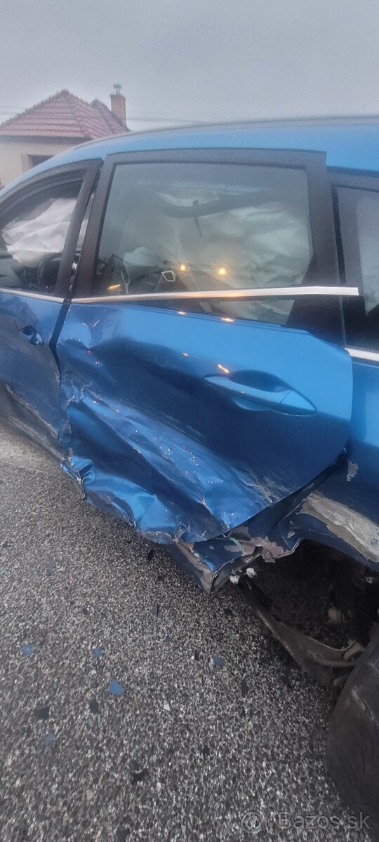 Hyundai i30 1.6 CRDi, 2016, manuál, havarované - 6