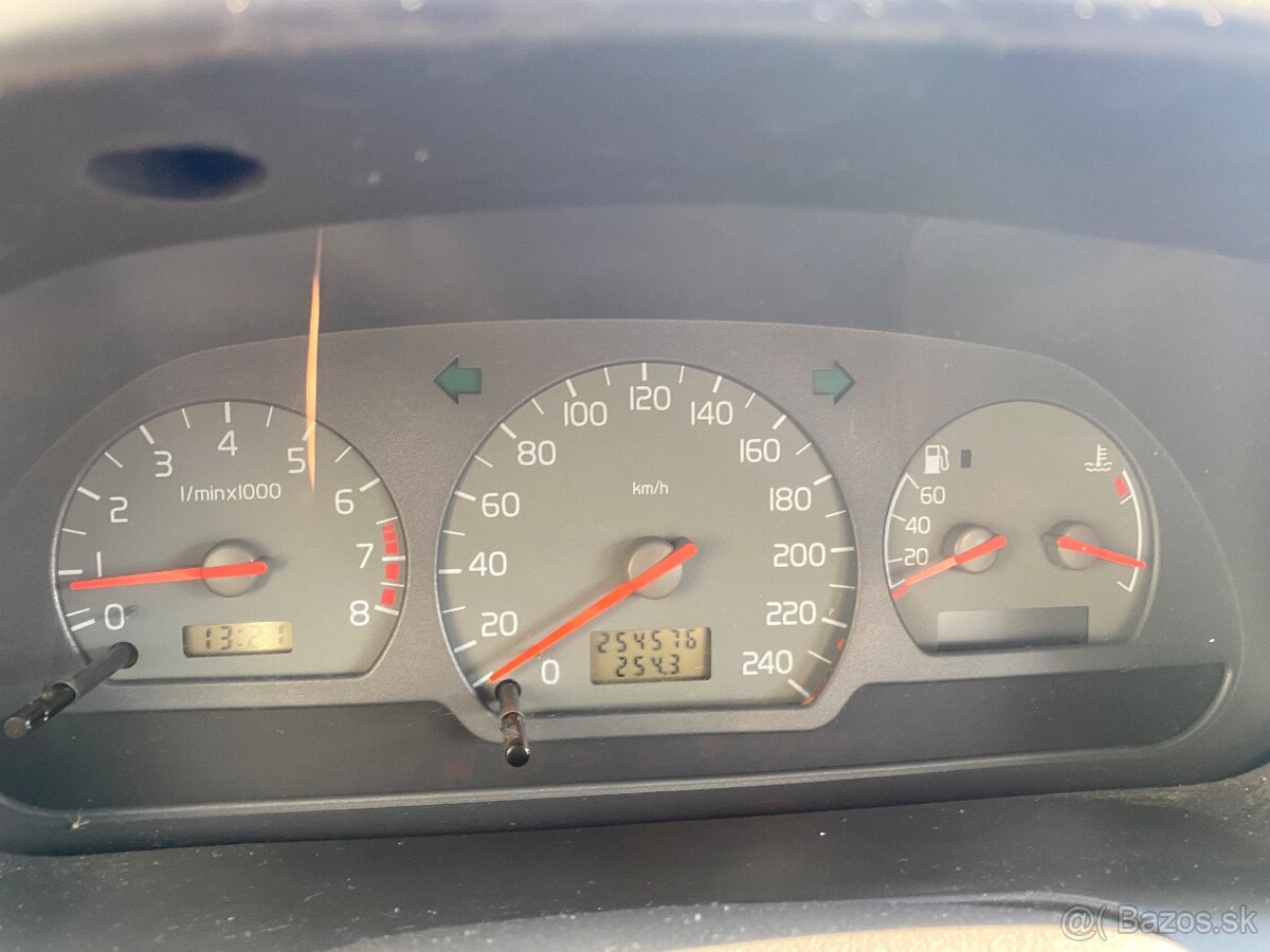 Volvo V40 1.8i 85kw - 6