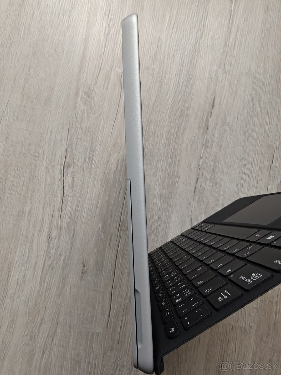 Predám notebook Microsoft Surface GO 3 - 6