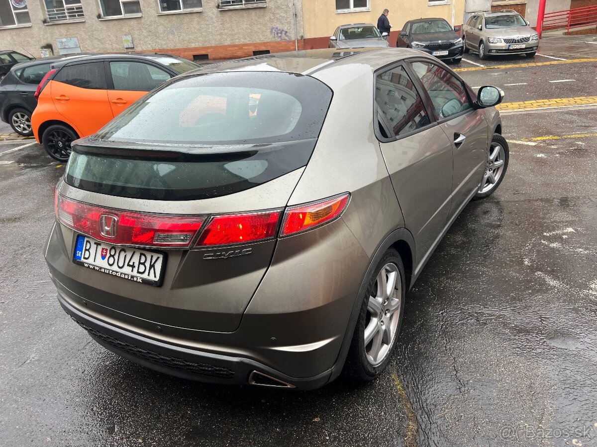 Honda Civic 1.8 automat 103kW - 6