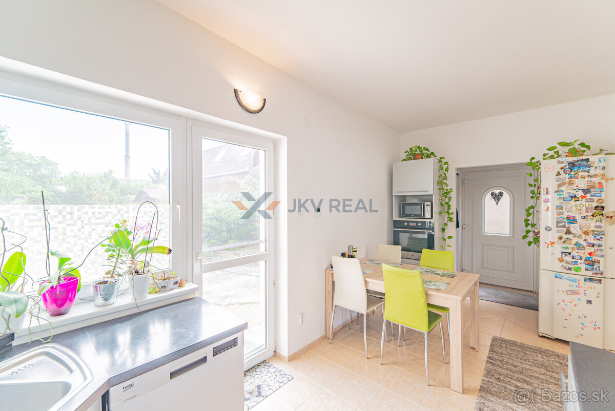 3D Obhliadka Veľký RD s bazénom priamo v Nových Zámkoch - 6