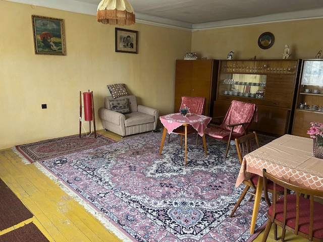 Na predaj: Rodinný dom s veľkým pozemkom v pokojnej lokalite - 6