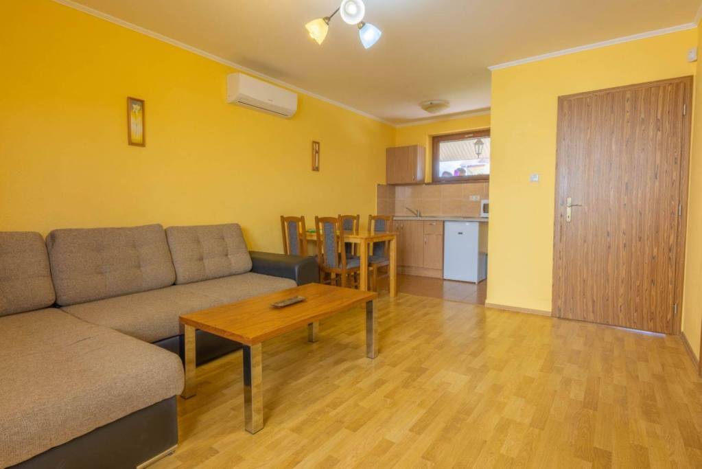 NA PREDAJ: APARTMÁNOVÝ DOM, VEĽKÝ MEDER - 6