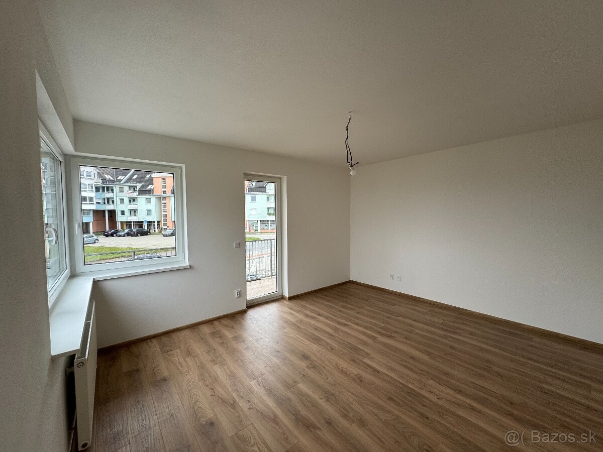 Priestranný 3i byt s balkónom a kobkou - Radvaň - 6