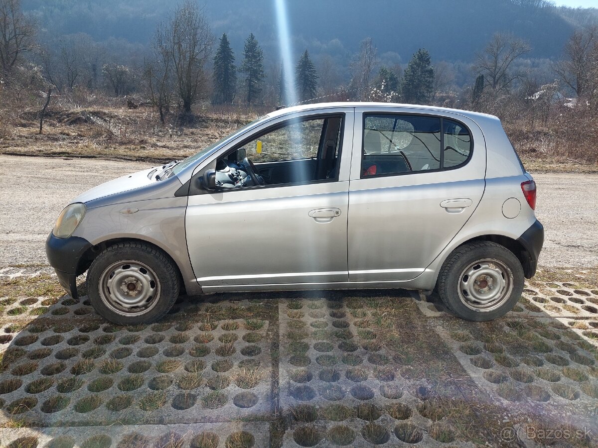 Toyota Yaris 1.0 VVT-i - 6