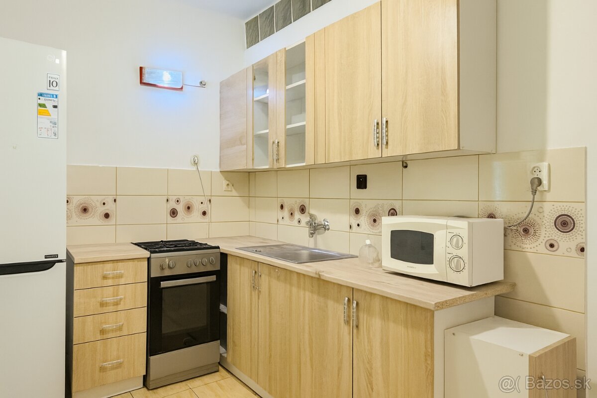 Na predaj priestranný 4iz. byt, Komenského ul. Trebišov - 6