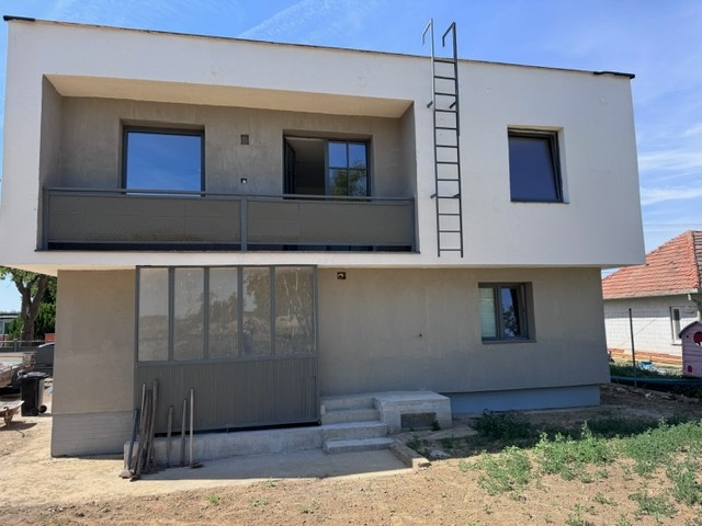 ZNÍŽENÁ CENA -Predáme dom-4 bytové jednotky v obci Jasová - 6