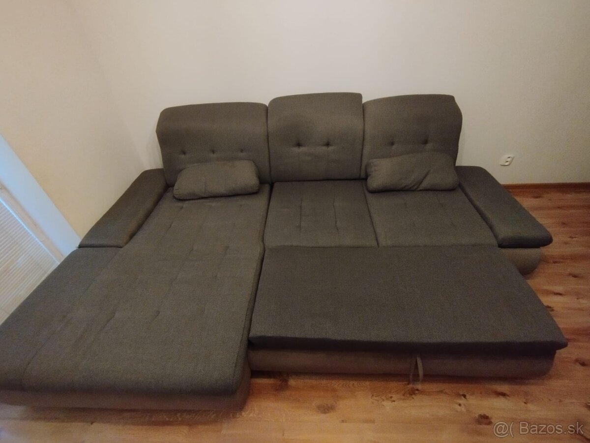 Predam rohový rozkladací gauč v zachovalom stave - 6