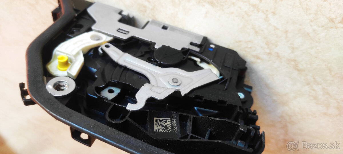 zámok pravých predných dverí na BMW - 6