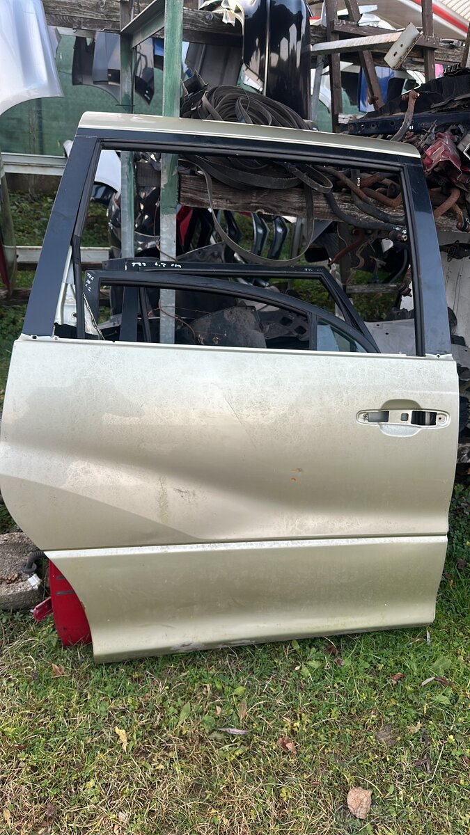 Predám nárazník Blatník Sahara Chladič Volant dvere PREVIA - 6