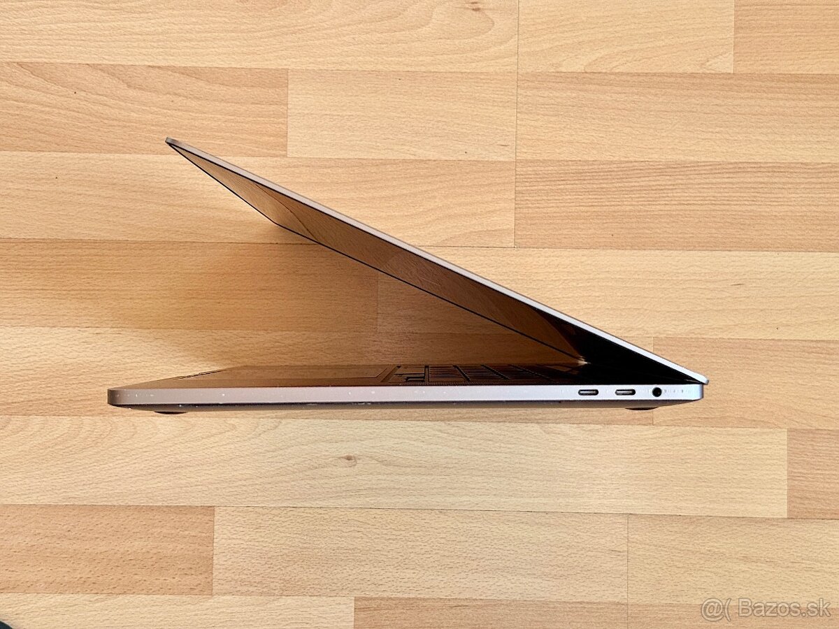MacBook Pro 16" i7-2.6GHz/16GB/512GB, Výdrž batérie 6 hod. - 6