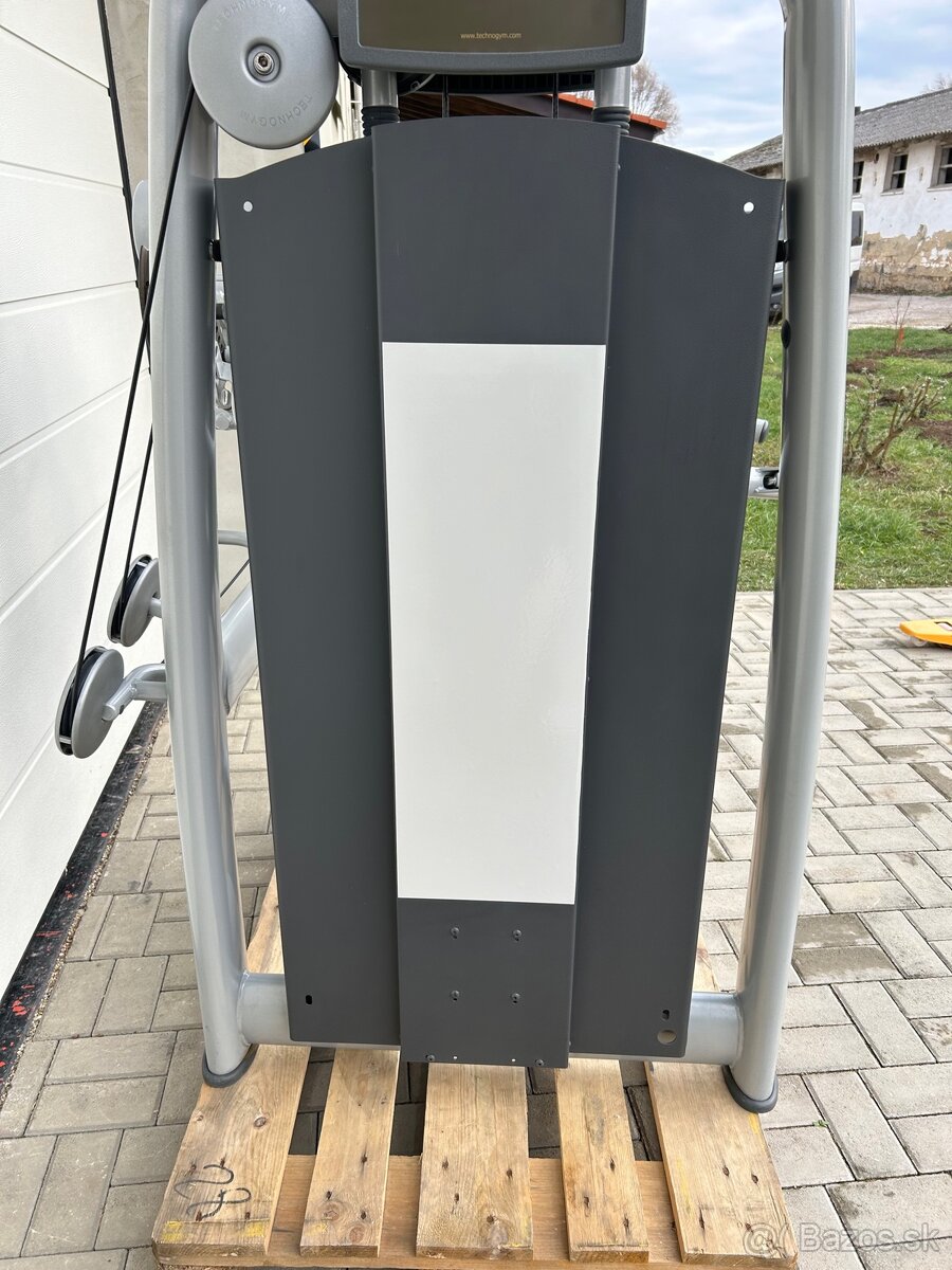 Stroj na ramená Technogym Selection delts machine - 6