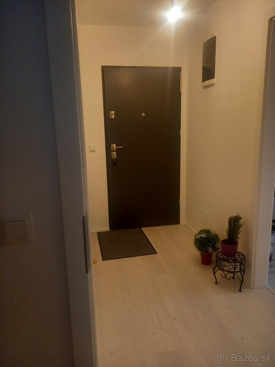 Predám byt 62m2; záhrada 53m2,parkov.miesto, RAJKA Maďarsko - 6