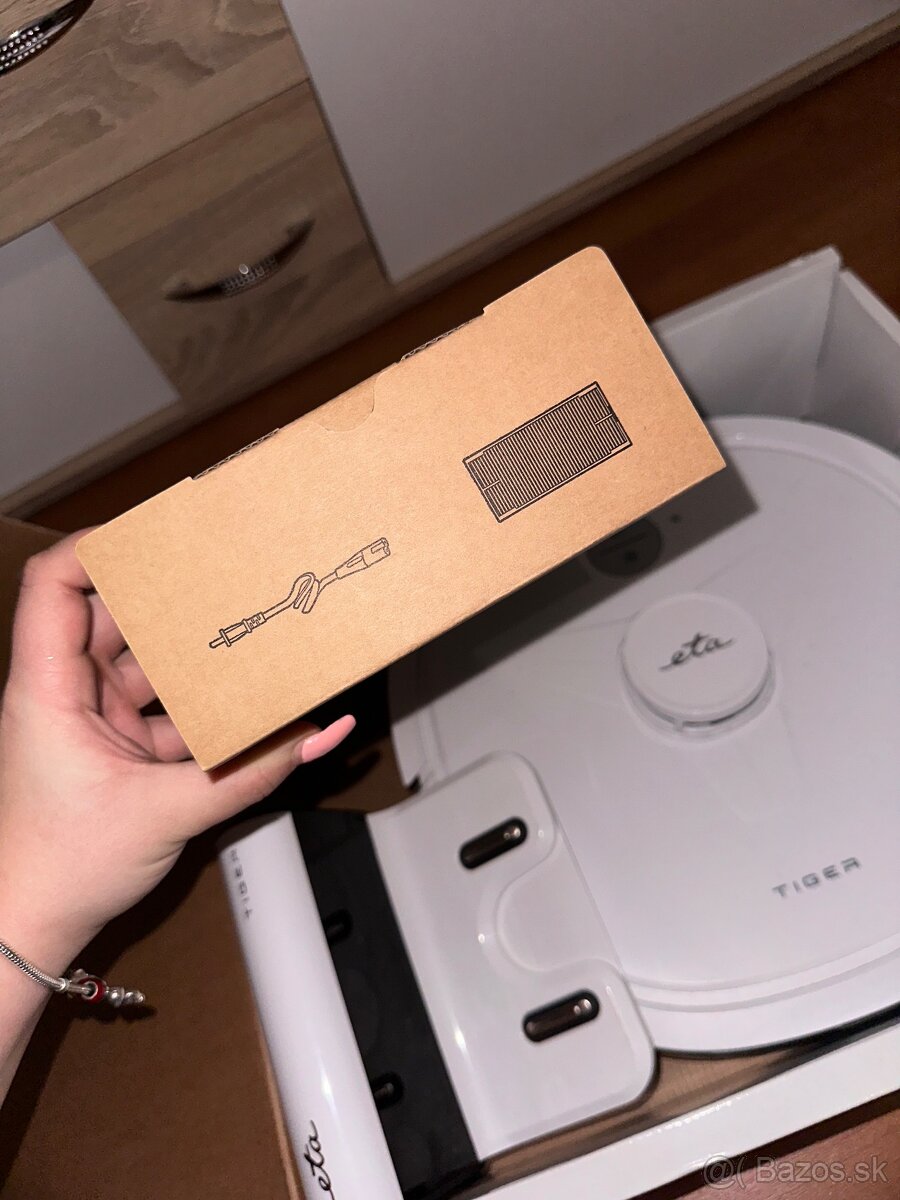 Robotický vysávač ETA - 6