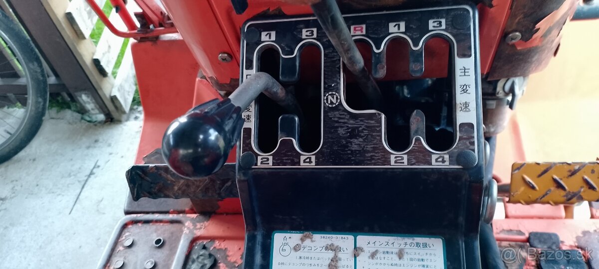 Predam malotraktor kubota l2202dt 4x4 - 6