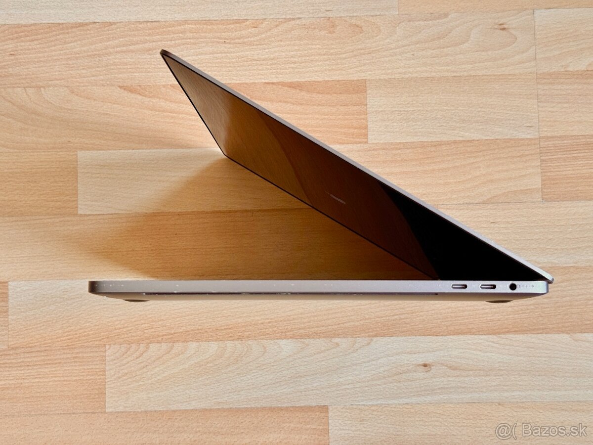MacBook Pro 16" i7-2.6GHz/16GB/512GB, Výdrž batérie 6 hod. - 6