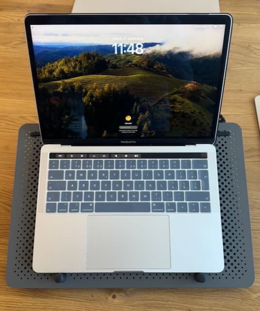 MacBook Pro i5-2,4 GHz, 2020, 4xTB3 s touchbarom - 6