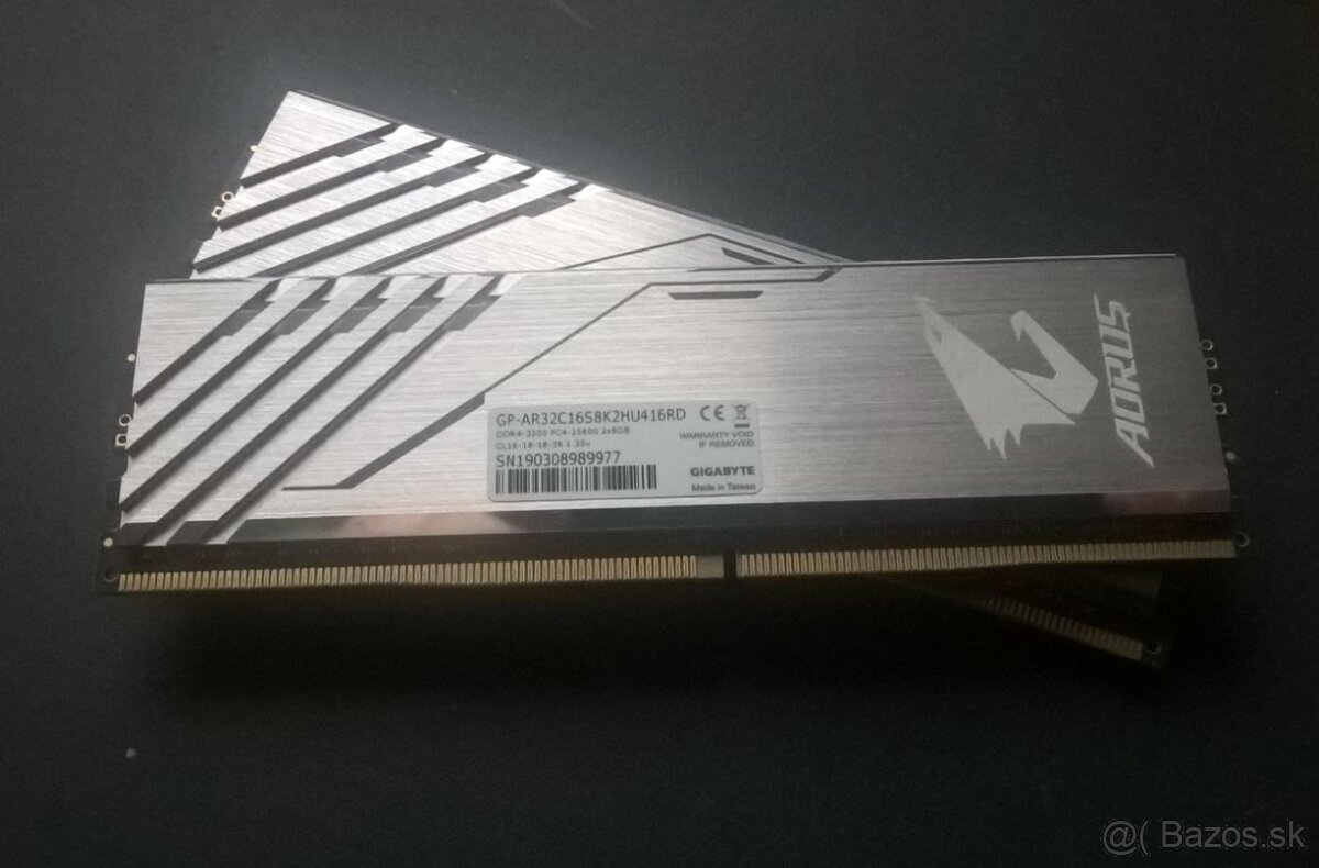 ASRock B550M-ITX/ac + 16 GB RAM - 6