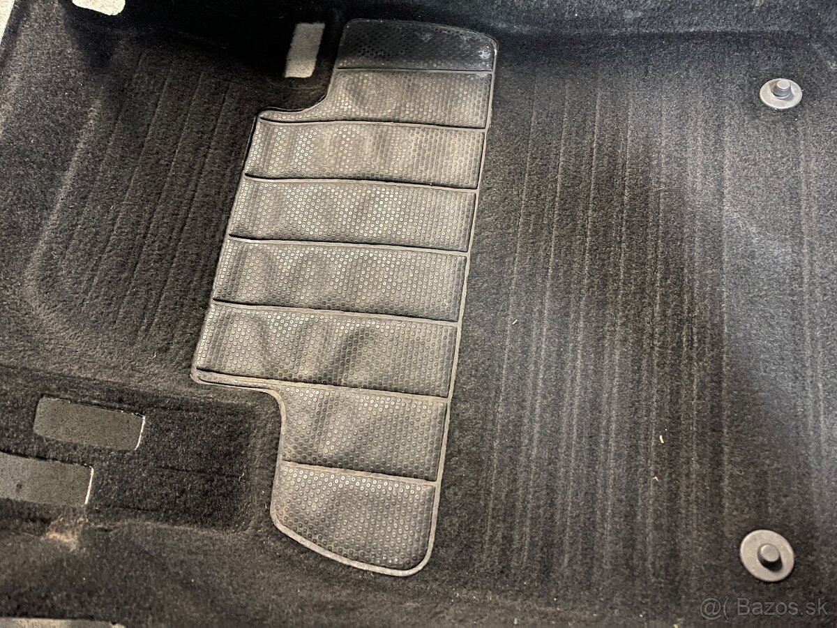 skoda octavia 2 DSG cierny koberec neposkodeny facelift - 6