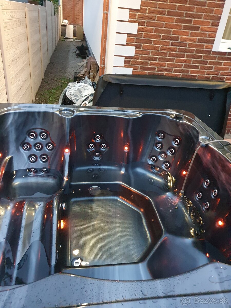 Hranatá akrylátová vírivka PREMIUM - 6